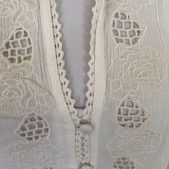 Cream button lace trim embroidered roses elastic bottom sleeve 100 rayon new - Picture 3 of 5